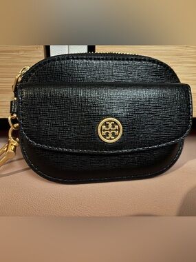 Tory Burch Robinson Card Case Key Ring- black.